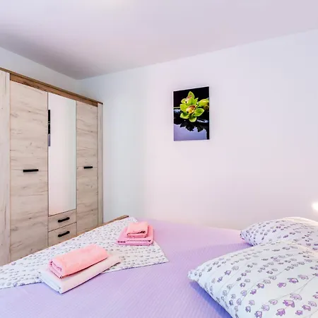 Lejlighed House Burle *