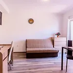 House Burle Apartament *