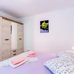 Lägenhet House Burle *