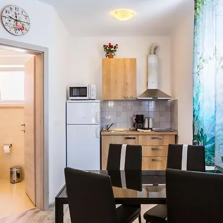 Irina Apartment *