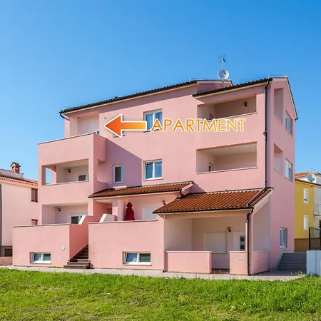 Irina Apartment *